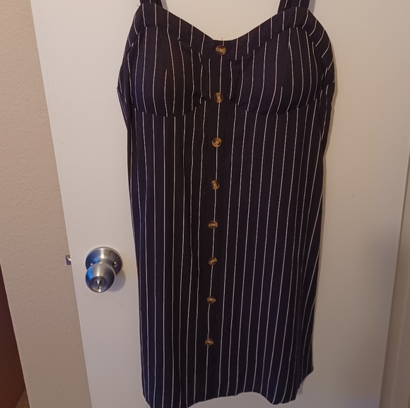 Black and white stripe dress - Picture 2 of 4